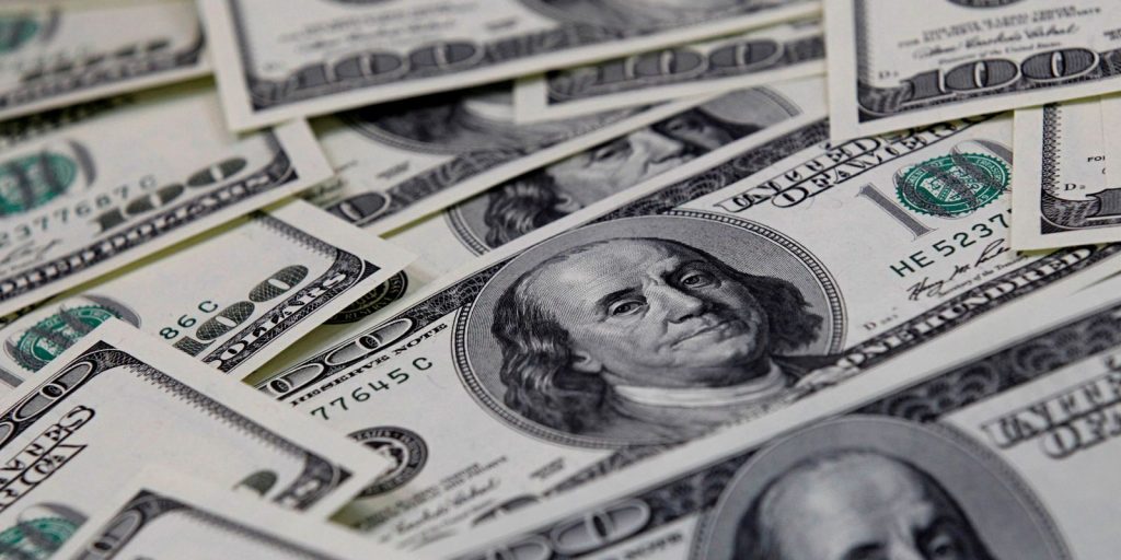 Dollar closes at R$5.60 with cyber blackout and US elections