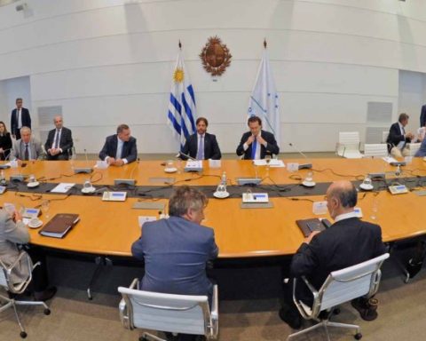 Efficiency and public spending: Controversy over the increase in ministerial secondments in the Lacalle government