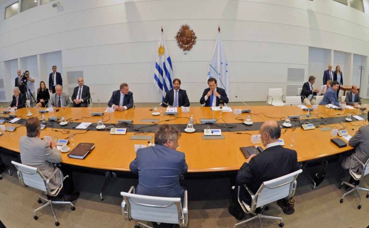 Efficiency and public spending: Controversy over the increase in ministerial secondments in the Lacalle government