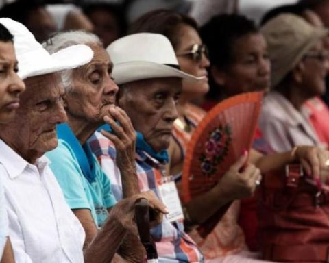 Elderly care and health care account for almost 80% of social spending in Colombia