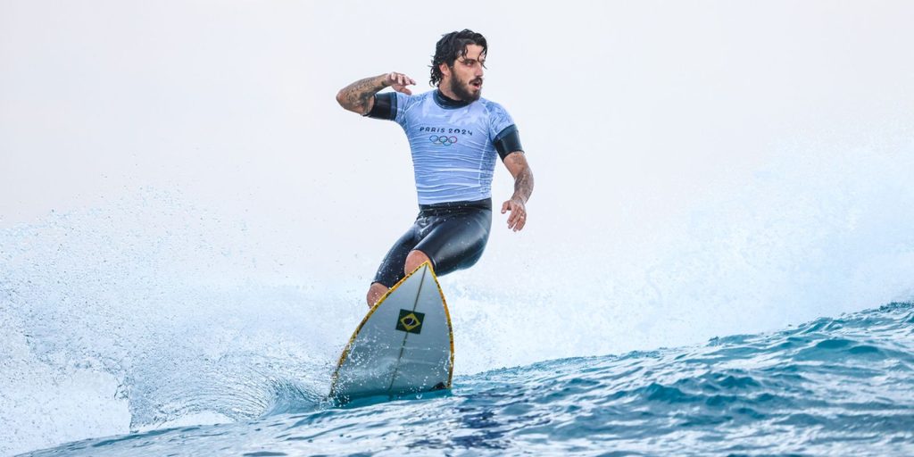 Filipinho advances and Brazil has six surfers in the round of 16