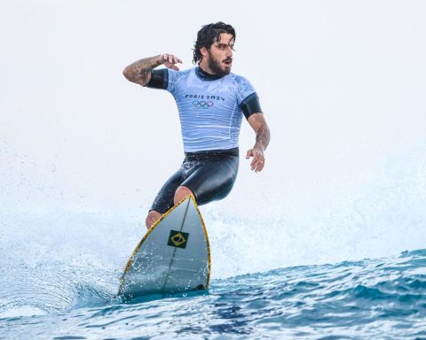 Filipinho advances and Brazil has six surfers in the round of 16