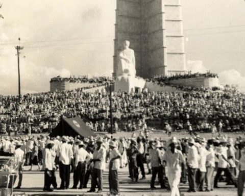 First celebration of July 26: showing the world popular support for the regime