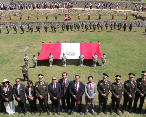 For the first time, they raise the Peruvian flag and march in the middle of Machu Picchu (PHOTOS)