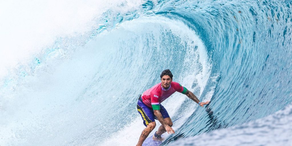 Gabriel Medina shines at Teahupoo and reaches the quarterfinals in surfing