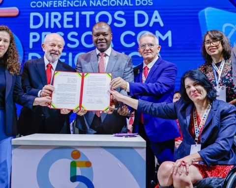 Government creates system to issue national ID cards for people with ASD