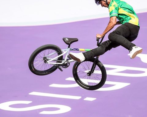 Gustavo Bala Loka puts Brazil in the BMX cycling final at the Olympics