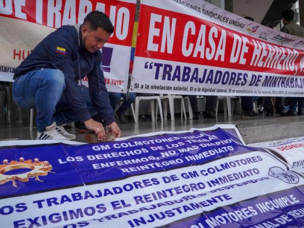 In the midst of the strike, Mintrabajo officials break into Bogotá headquarters