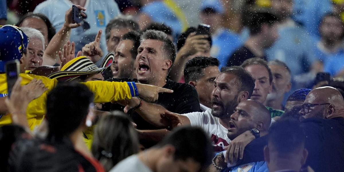 'Kun' Agüero warmed up the semi-final between Uruguay and Colombia