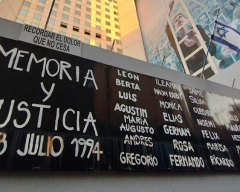 Lacalle and the ruling Delgado-Ripoll ticket will participate in events to mark the anniversary of the AMIA attack