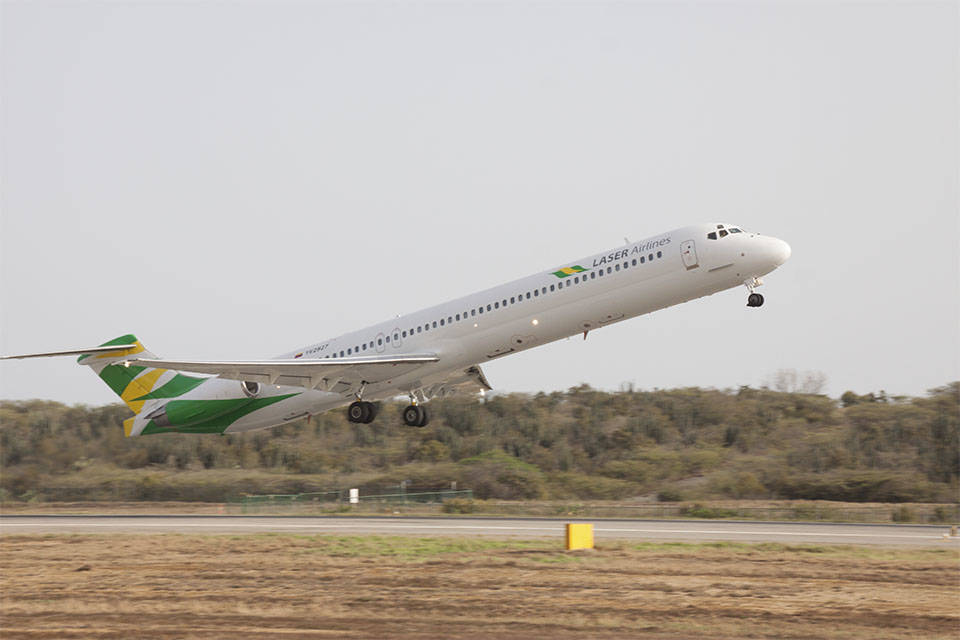 Aerolíneas nacionales retoman operaciones aéreas Laser Airlines