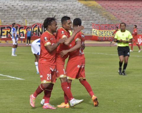 League 1: Sport Huancayo faces Universidad Cesar Vallejo at Huanca stadium