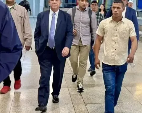 Leonel llega a RD tras ser observador en cuestionadas elecciones en Venezuela