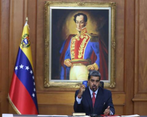 Maduro: I will not hesitate to call the people to another revolution