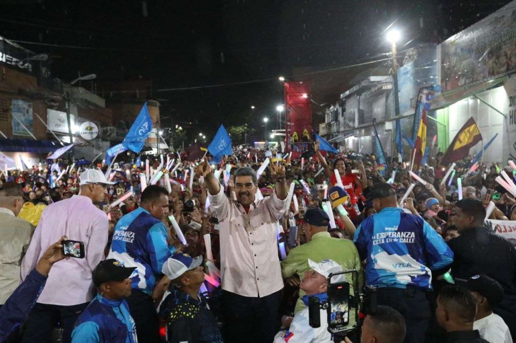 Maduro: Whoever votes for us will do so for peace and independence