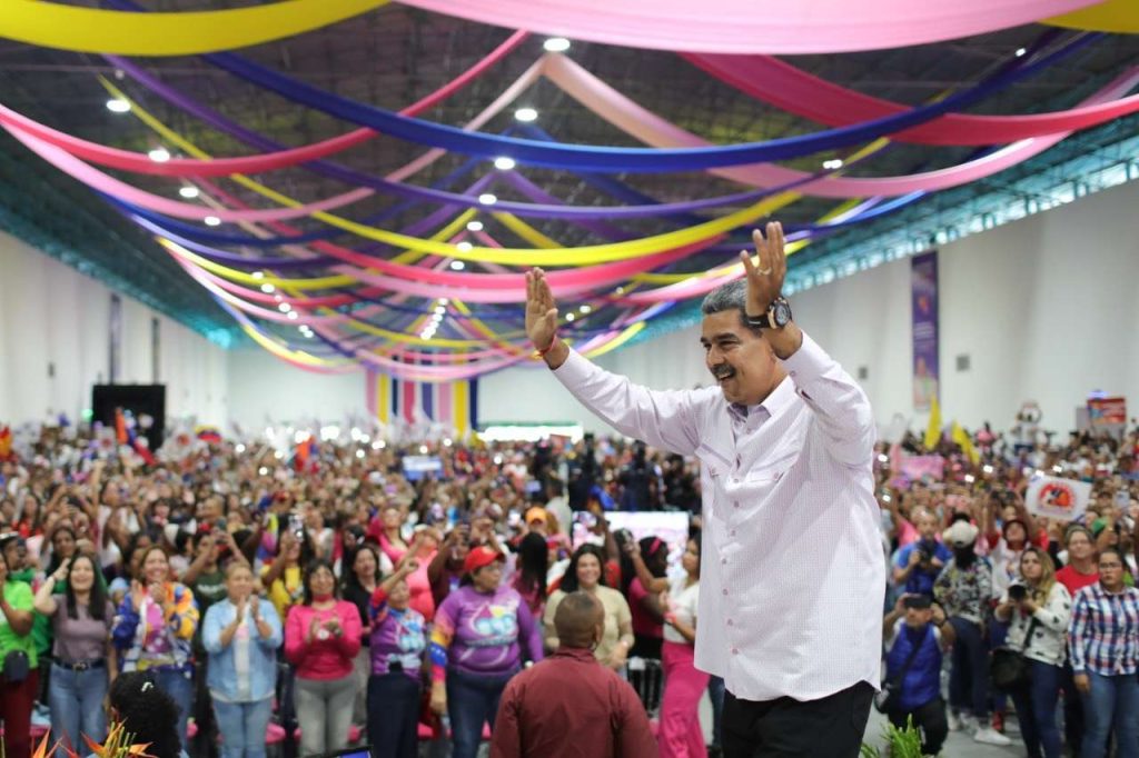 Maduro exalts socialist feminism as the path to a new society