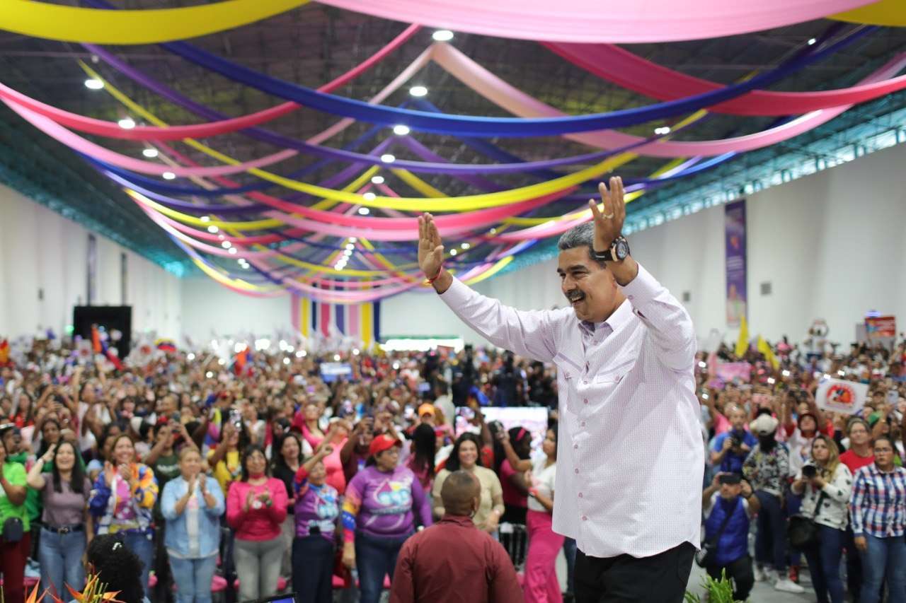 Maduro exalts socialist feminism as the path to a new society