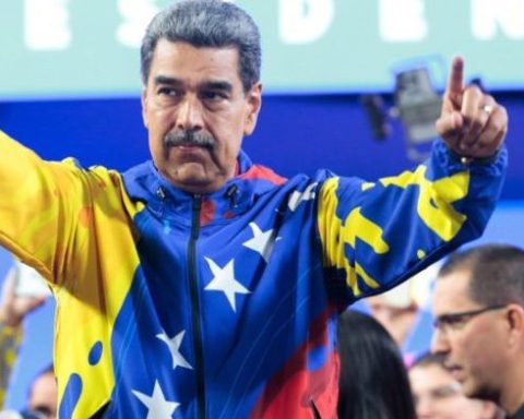 Maduro expels diplomats from seven Latin American countries