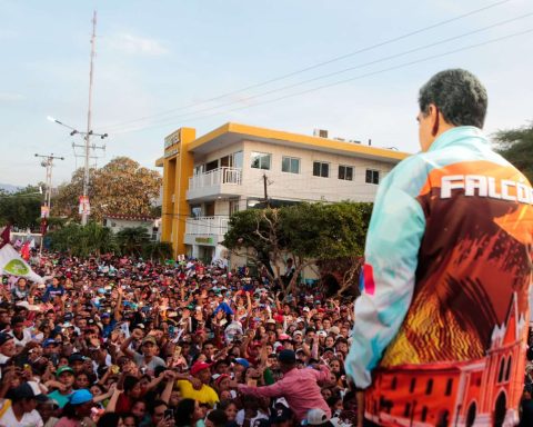 Maduro launches closing campaign offensive “from Coro to Miraflores”