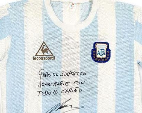 Maradona's shirt with almost 40 years of history is auctioned