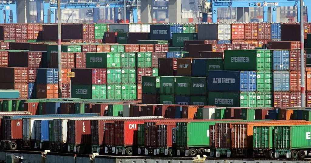 Mexico reports $1.037 billion trade deficit in June; exports fall 5.7%