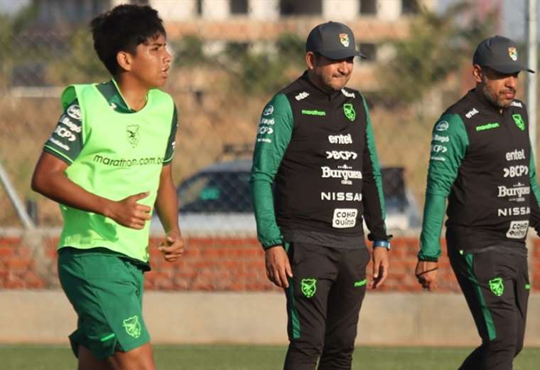 Oscar Villegas began working with the Bolivian under-16 team