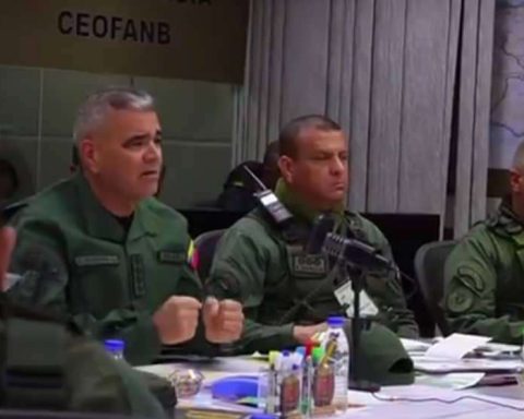 Padrino López fine-tunes details of Operation Republic