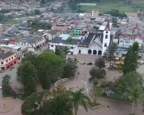 Parents found the body of their 9-year-old son lifeless inside their house in Huila; neighbor may be involved