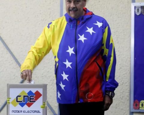 Peruvian Foreign Ministry summons Peruvian ambassador to Venezuela after fraudulent elections