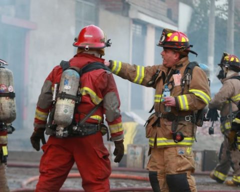 Peruvian firefighters say they will respond to emergencies during strike by municipal workers