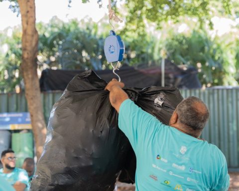 Plastic bottles delivered by schoolchildren will be converted into street furniture