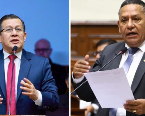 President of Congress speaks out on chat between Esdras Medina and Richard Acuña: “It will have to be investigated”