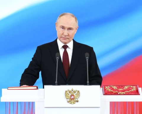 Putin awarded the Order of Friendship to the Vice President and other officials