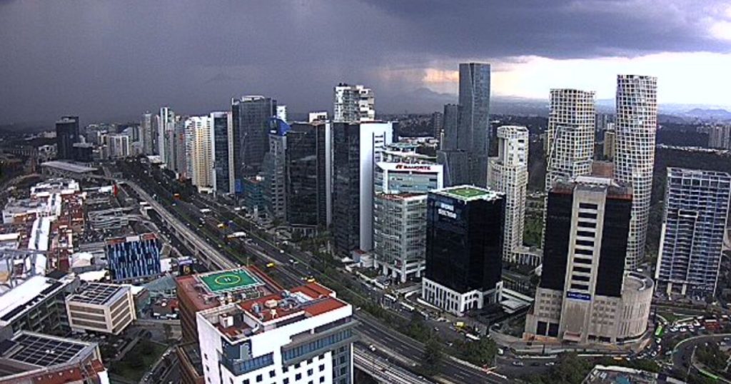 Rains cause chaos in Periférico Sur and red alert is activated in CDMX