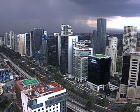 Rains cause chaos in Periférico Sur and red alert is activated in CDMX