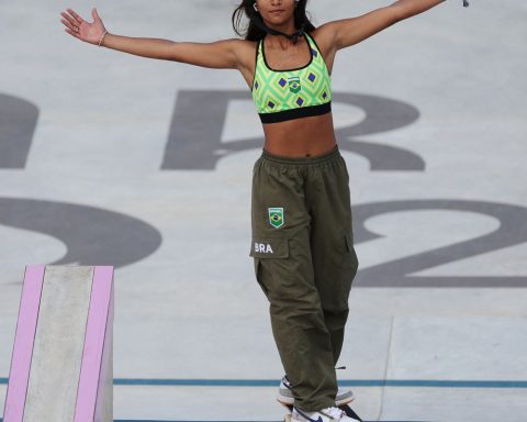 Rayssa Leal wins bronze medal in women's street skateboarding