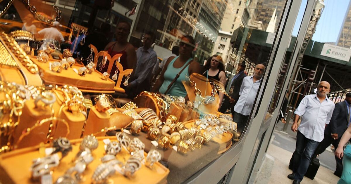 Record gold prices dampen global jewellery demand