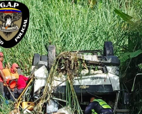 Seniat truck overturned in ARC