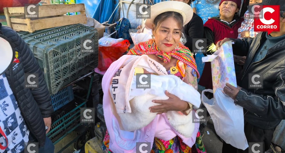 Singer Martina de los Andes is godmother to a baby born in a mechanic's workshop (VIDEO)