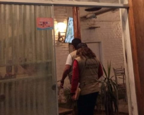 Sullana: Locals fined for failing to carry flags for National Holidays