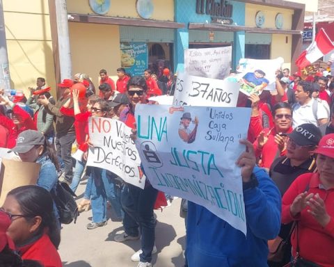 Sullana: Workers from the former Caja Sullana continued protesting