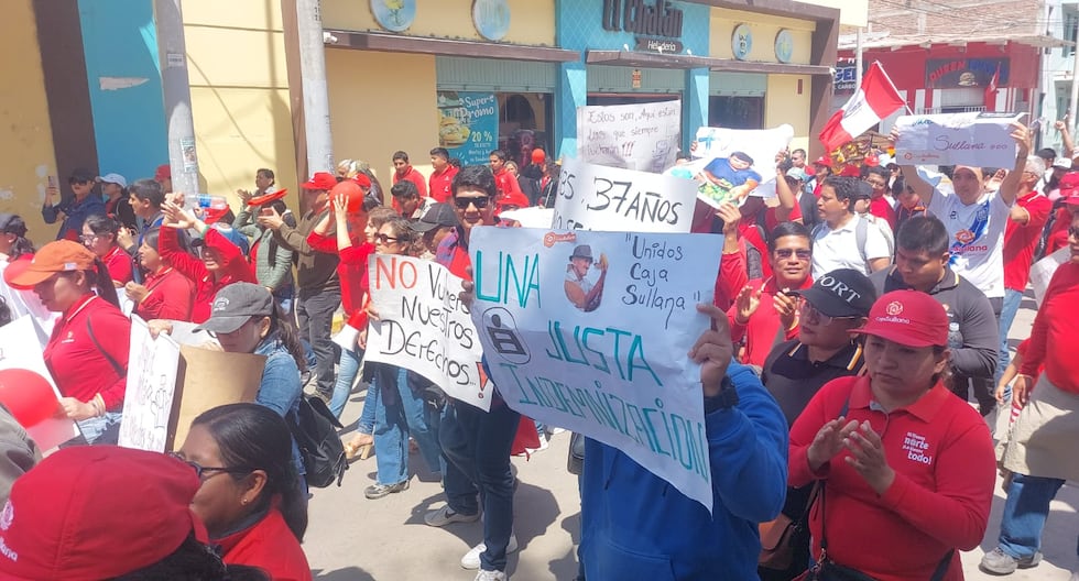 Sullana: Workers from the former Caja Sullana continued protesting