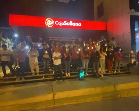 Sullana: Workers of the former Caja Sullana held a vigil
