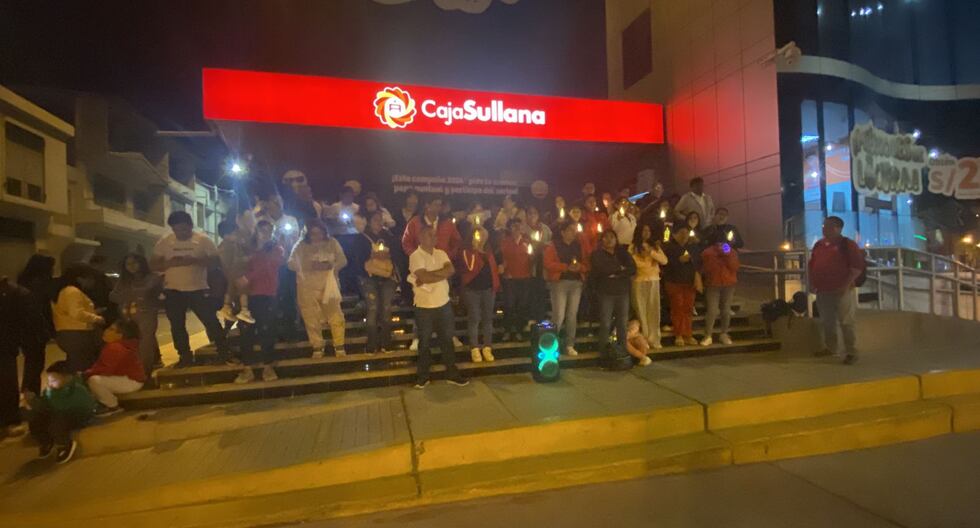 Sullana: Workers of the former Caja Sullana held a vigil