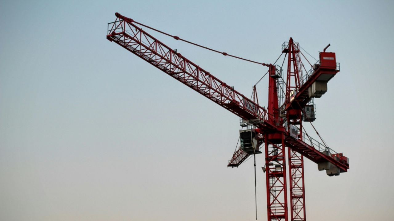 Take a seat before finding out how much a crane operator earns in Chile in 2024