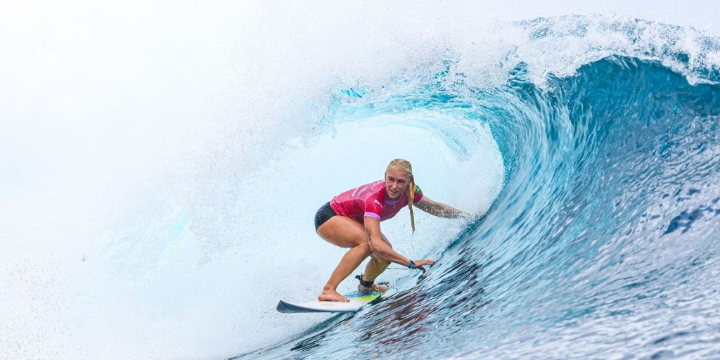 Tati Weston-Webb and Tainá Hinckel advance to the round of 16 in Tahiti