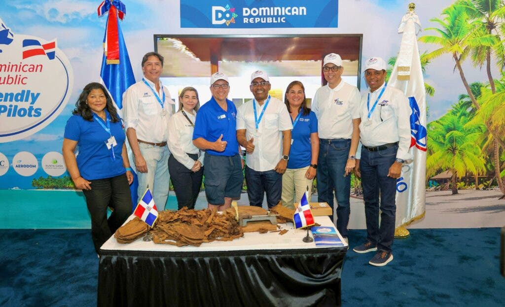 The country exhibits the benefits of Dominican private aviation at a U.S. fair