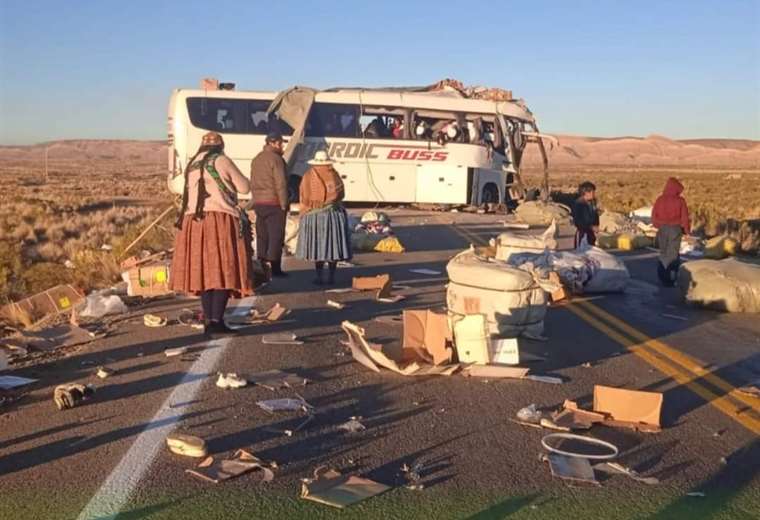 The death toll from the accident on the Patacamaya-Tambo Quemado highway has risen to 22