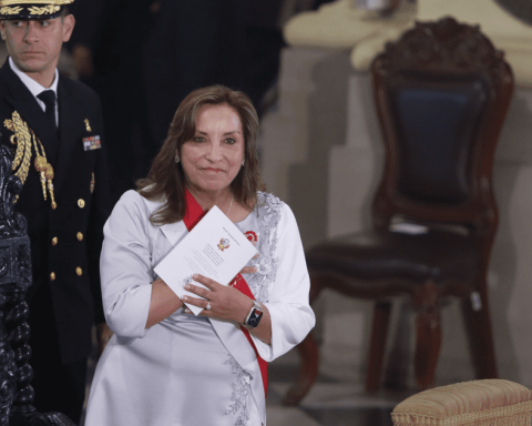 The monthly remuneration of the acting President of the Republic could increase if SERVIR approves it