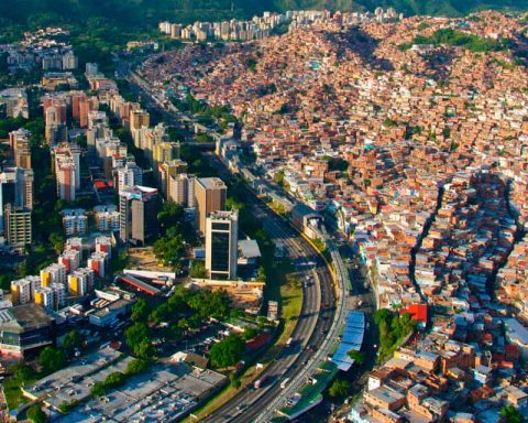 These are the roads that will be closed in Caracas this #25Jul due to campaign closures in Caracas